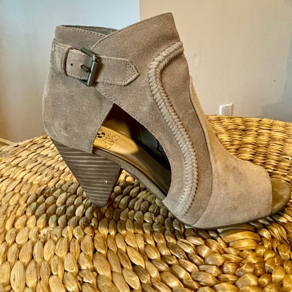 Vince Camuto “Ennley” Bootie - Picture 3 of 6